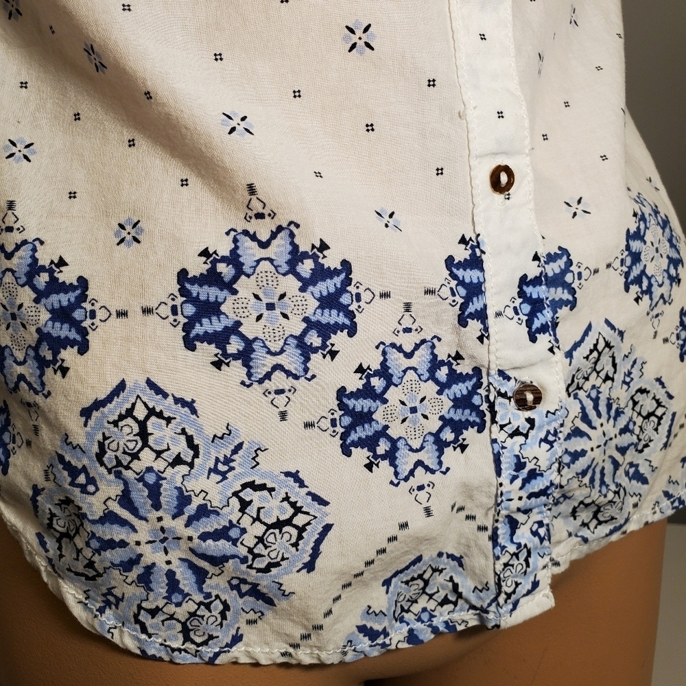 H&M L.O.G.G Sleeveless Button Down Blouse - Picture 3 of 5